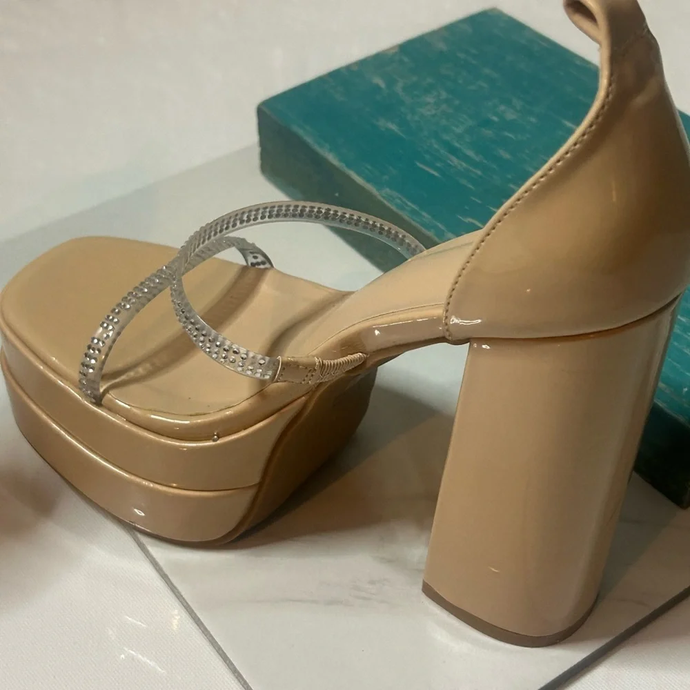 🍀 3 for $25 Forever 21 Shiny Tan Nude Platform Shoes with Chunky Heels Size 7